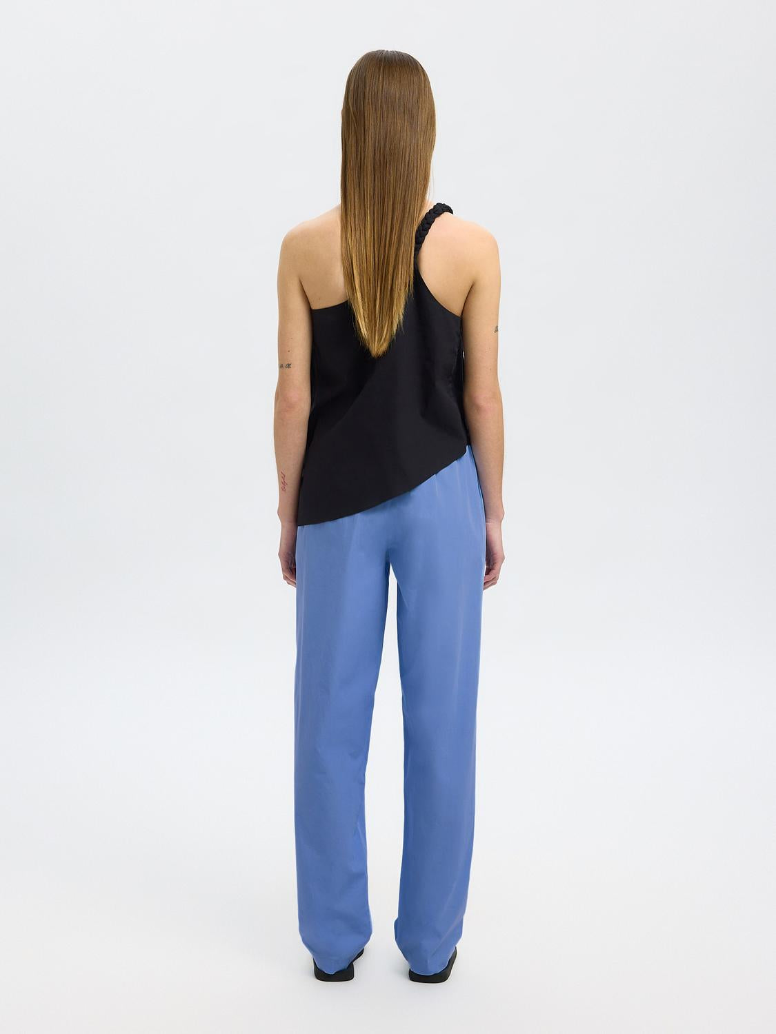 model_shot-back